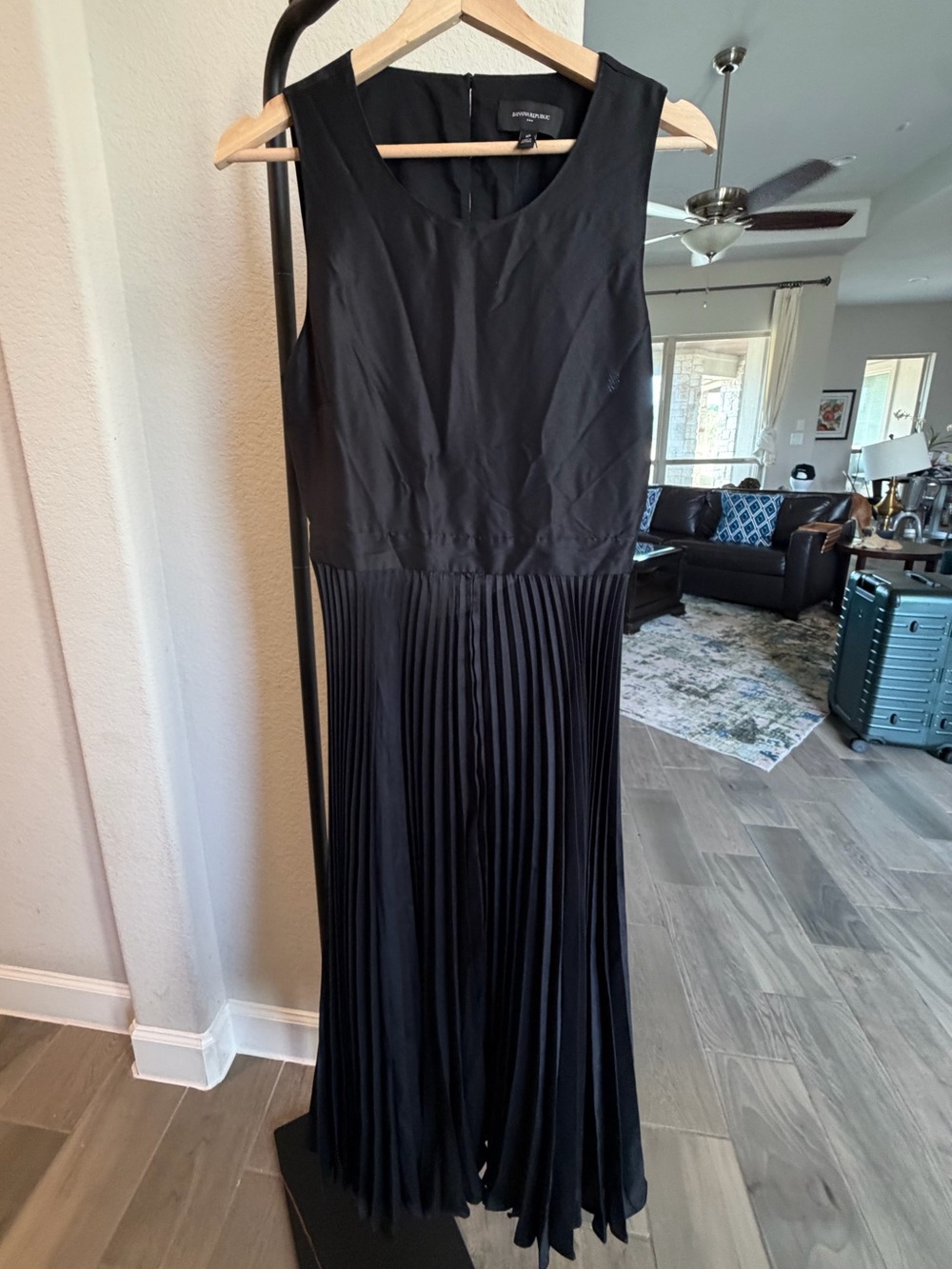 Banana Republic Black Sleeveless Pleated Maxi Dress